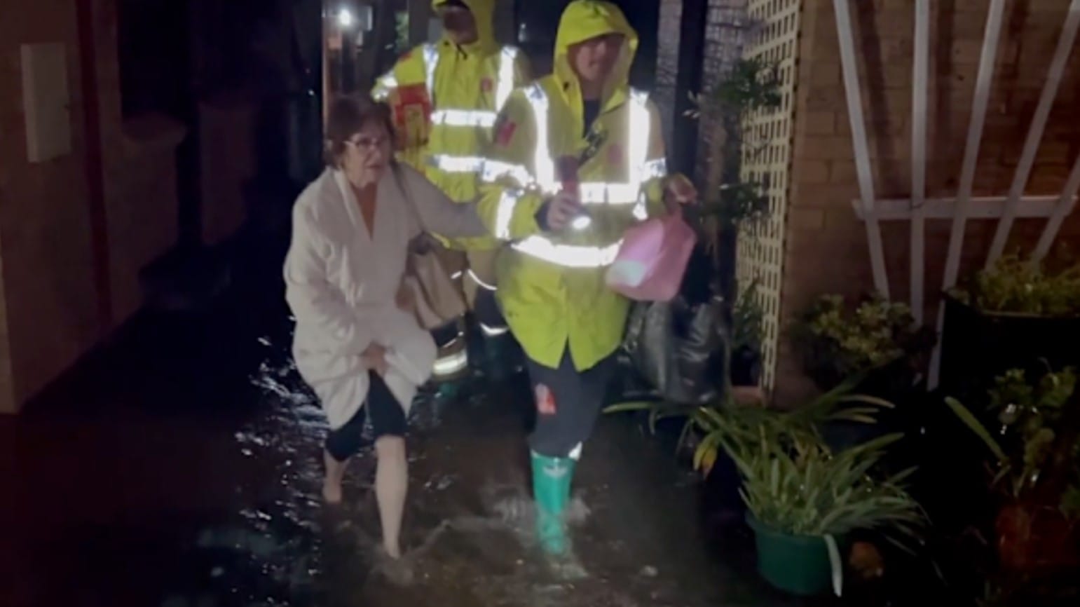 Villages evacuated, isolated, without power as floods hit NSW Mid North Coast