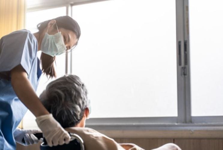 Victorian Government to provide up to five days’ sick leave for insecure workers – including aged care workers – but sector to face potential levy