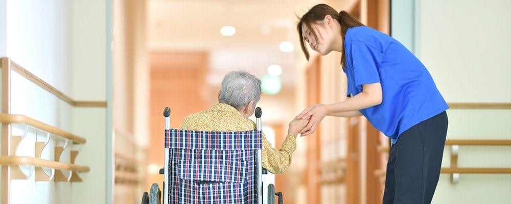 Student aged care worker visas extended to try to address workforce shortages