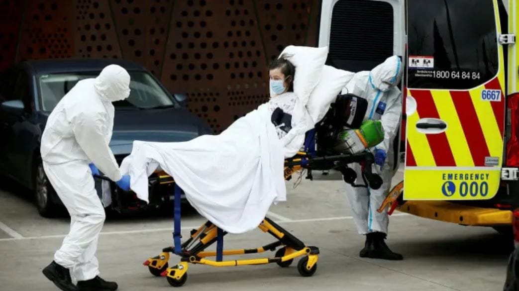 Federal Government to offer $5,000 ‘danger pay’ for interstate aged care staff to work in Melbourne – plus set up arrangement for hospital transfers