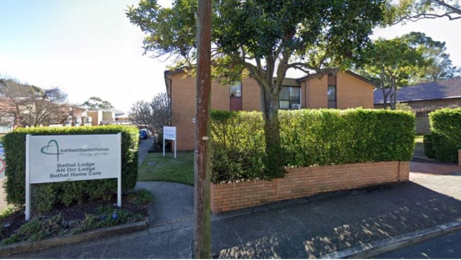 Sydney aged care home forced into lockdown after staff member tests positive for COVID-19 linked to Thai restaurant cluster