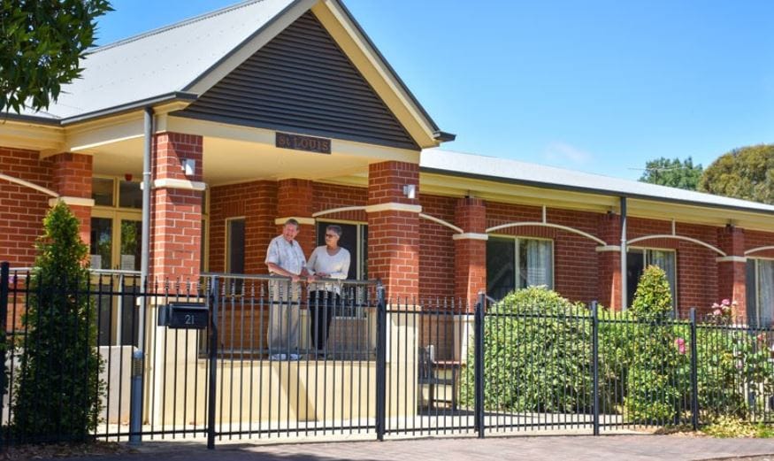 Adelaide aged care home goes into lockdown after allied health worker tests positive after basketball game ​