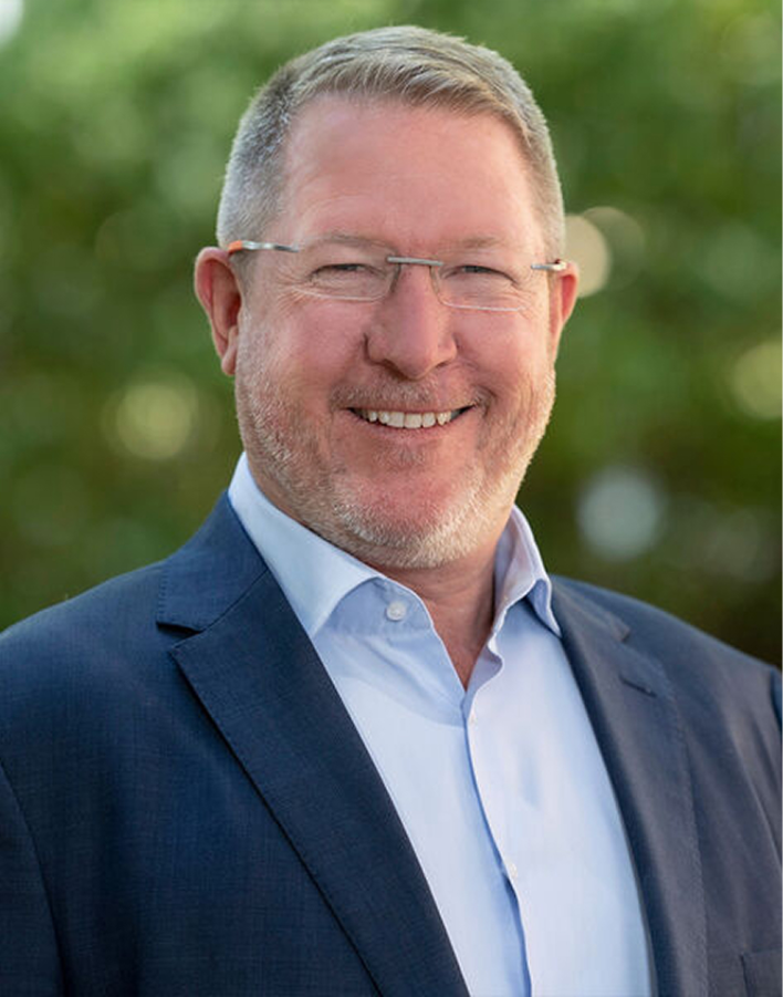 A person in a suit smiling
AI-generated content may be incorrect.